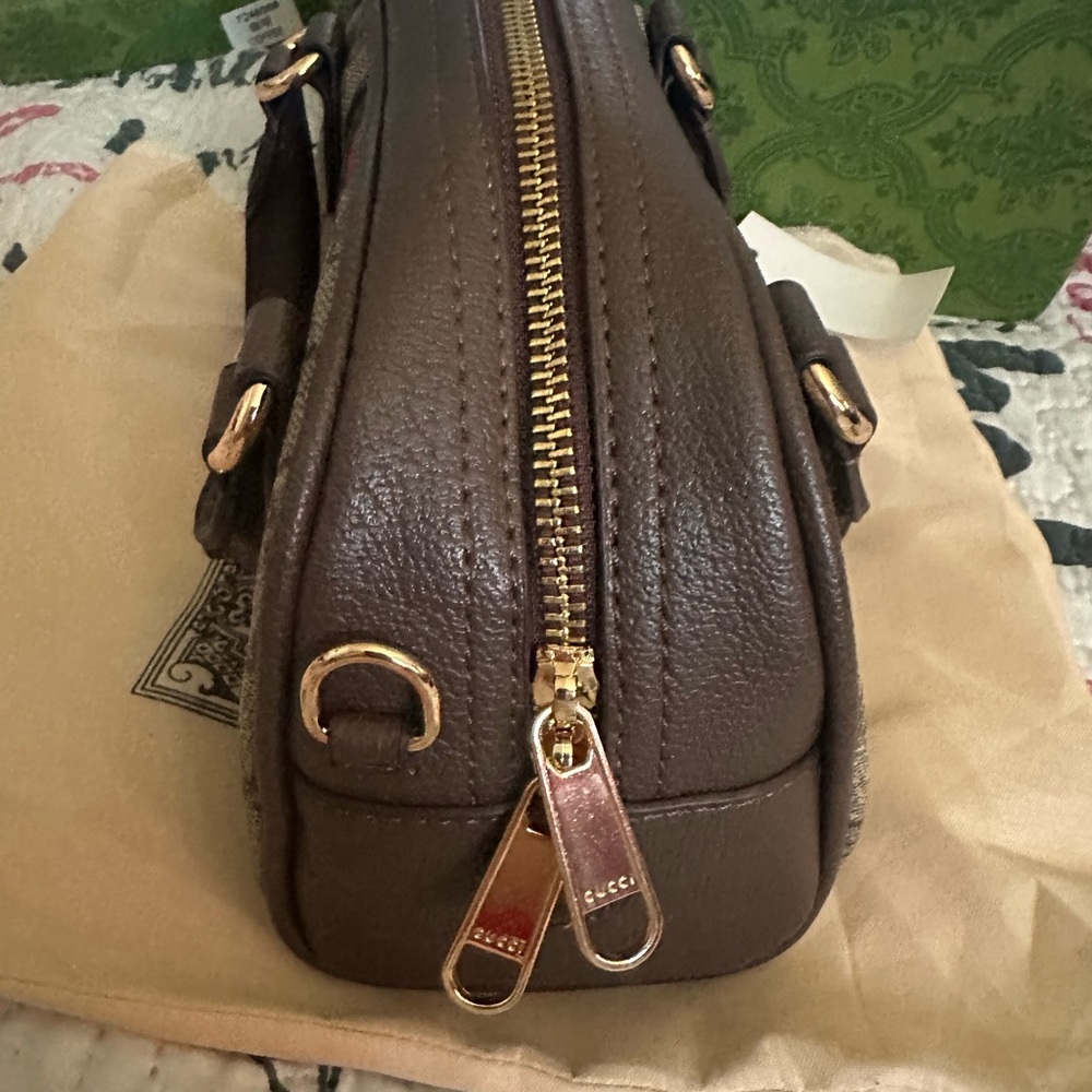 Beautiful bag crossbody NOT AUTHENTIC - Picture 9 of 12